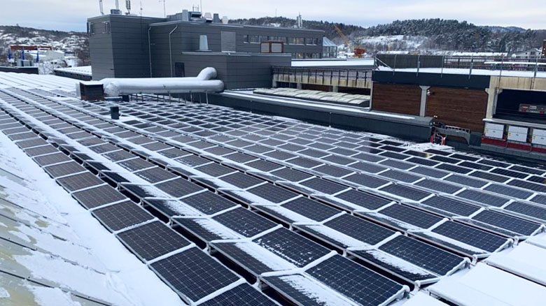 heating-solar-panels-clear-snow