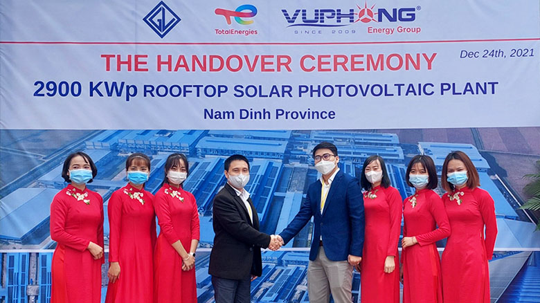 vu-phong-ban-giao-du-an-dien-mat-troi-2-900-kwp-do-total-energies-dau-tu